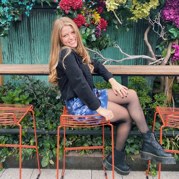 Meet your Posher, Emily - Picture 2 of 2